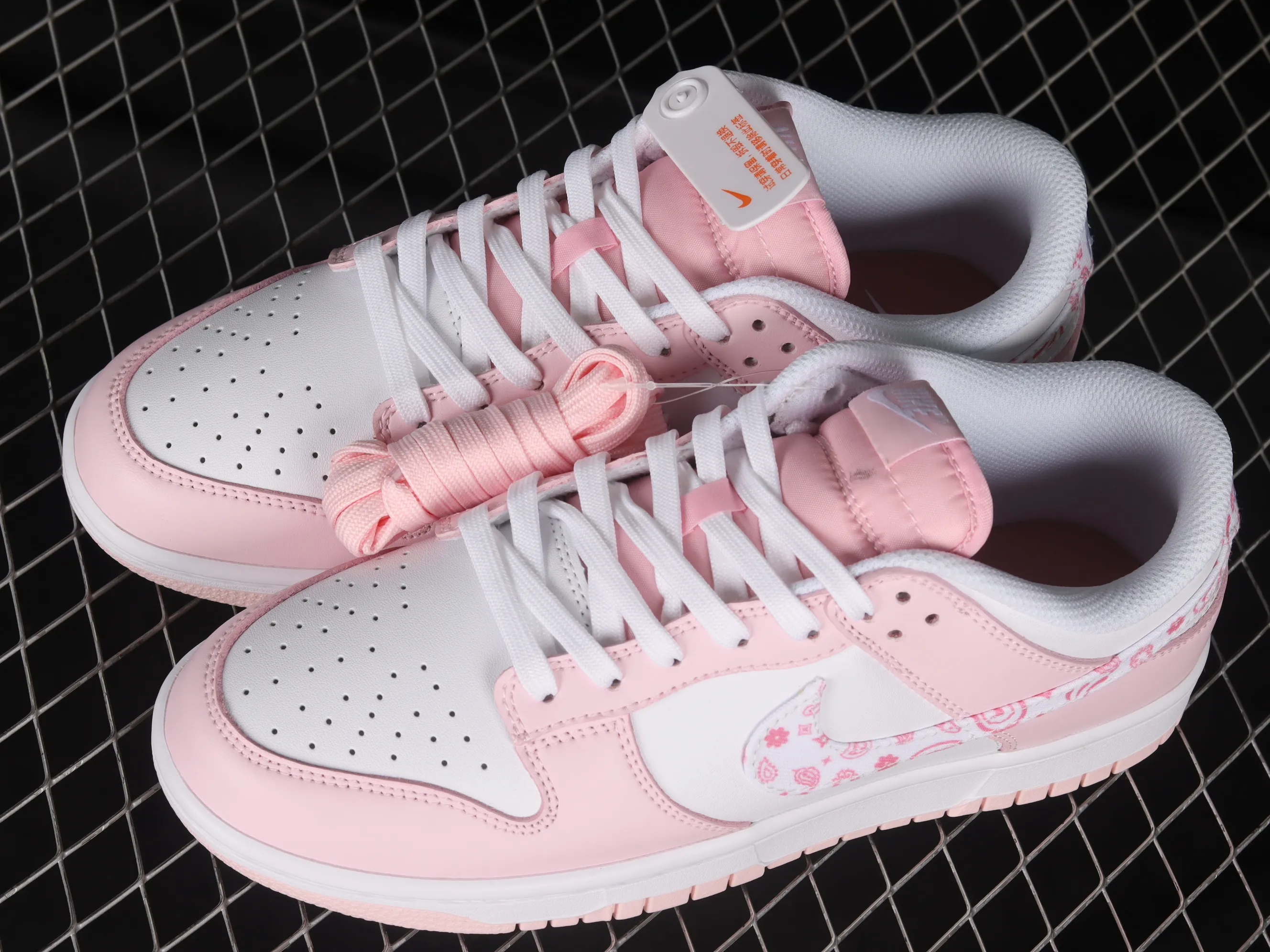 All categories Nk SB Dunk series Nk SB Dunk Low low-top sneakers Nk Dunk Low "Pink Paisley" Sakura pink SB low-top sports and leisure sneakers FD1449-100